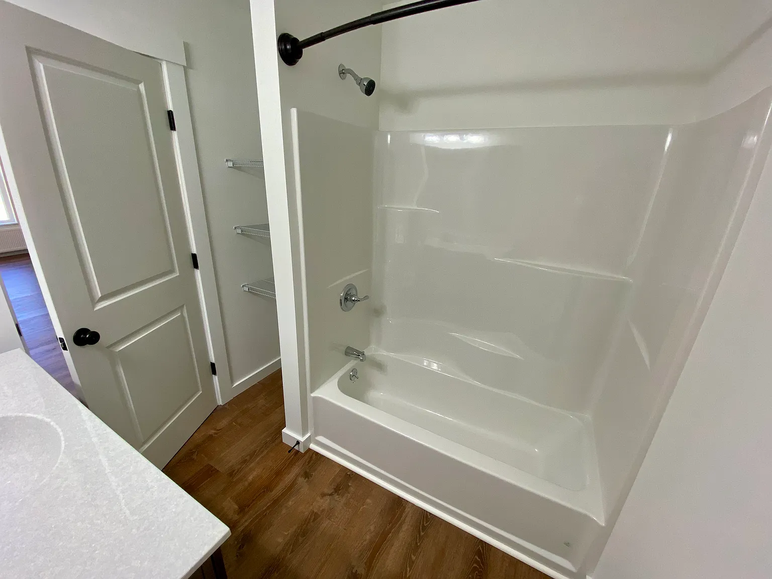 2 bed, 1000 sqft, $1,900 — Photo 4