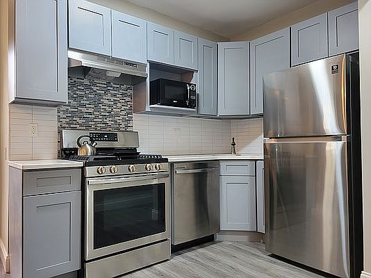 3rd image of 30-31 Hobart St #2I