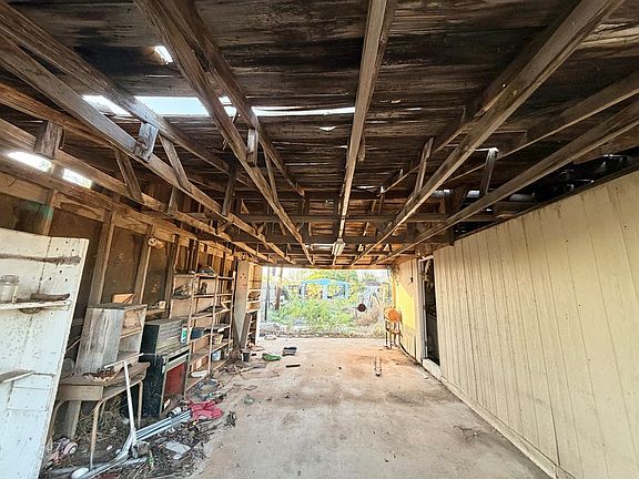 4th image of 6809 E Midway Rd