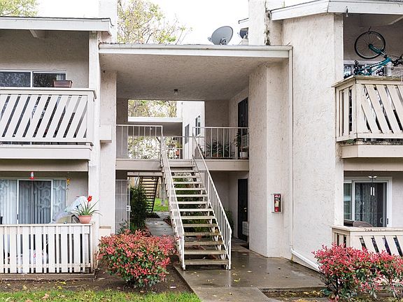 3rd image of 529 Sandalwood Pl Unit 3