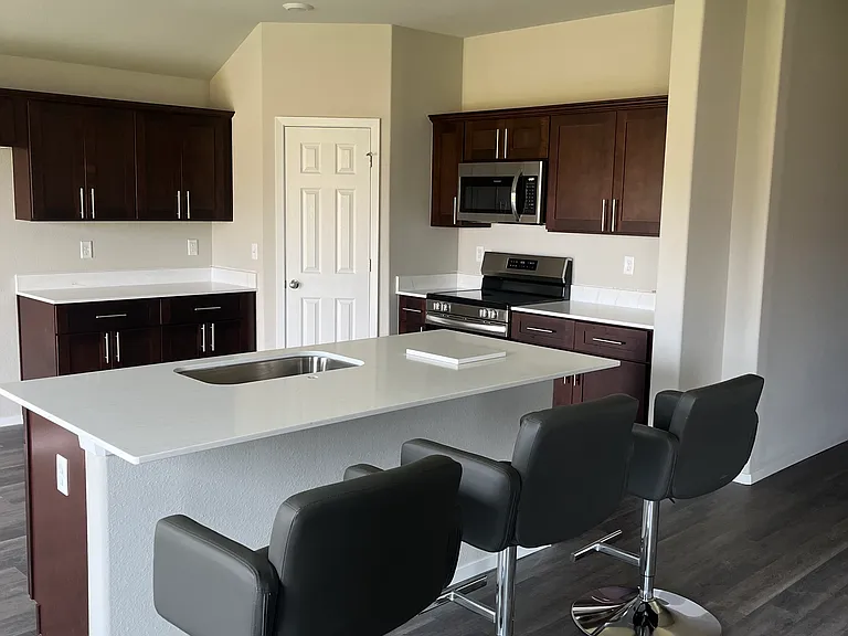 2750 W Obsidian St — Photo 3
