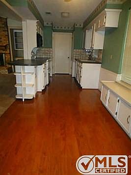 4th image of 2401 Richview Ct