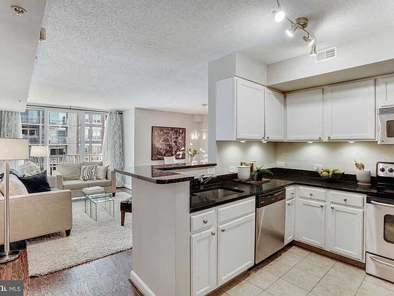 4th image of 880 N Pollard St APT 924