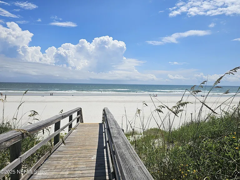 6300 A1A #B21D — Photo 1