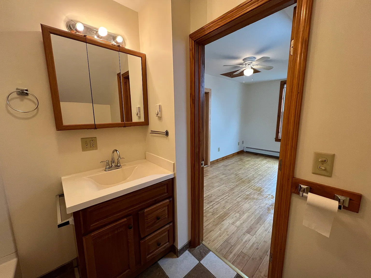 233 Railroad St — Photo 4