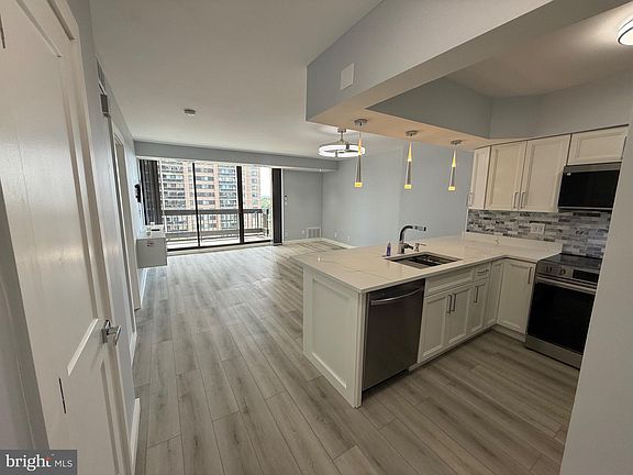 4th image of 5505 Seminary Rd APT 917N
