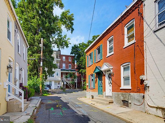 5th image of 438 Chambers St