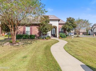 200 Edgewater Dr, Broussard, LA 70518