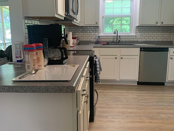 5th image of 321 Greenwood Dr