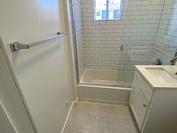 5th image of 6111 Eleanor Ave #207