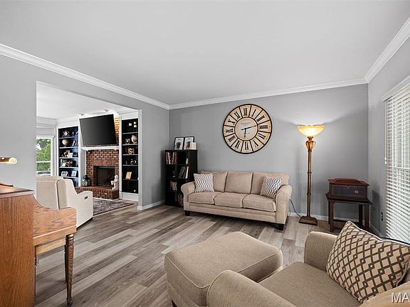 3rd image of 7807 Grantwood Oaks Ct
