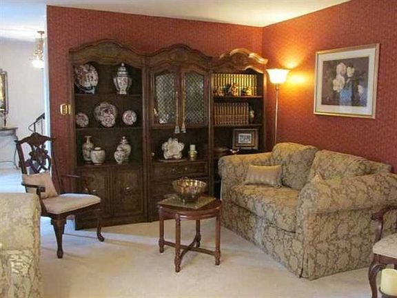 4th image of 102 Foxwood Ln
