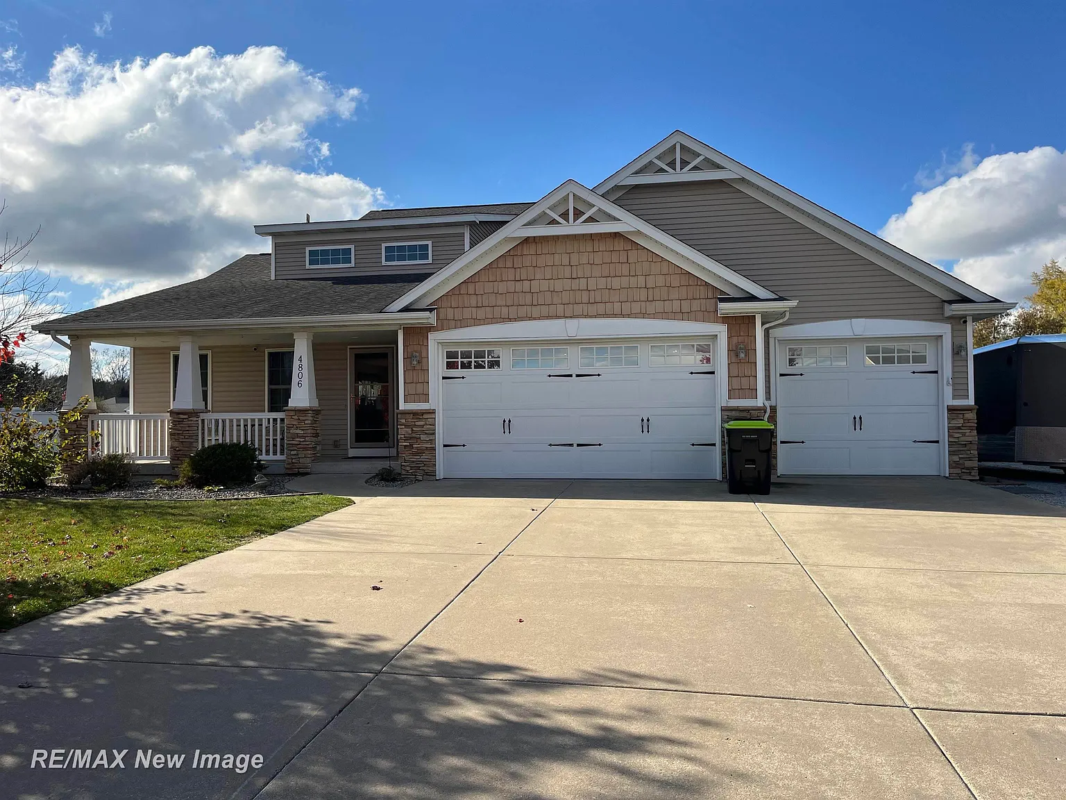 4806 Northridge photo 1