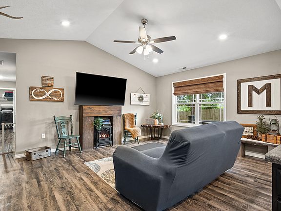 2nd image of 118 Deauville Court