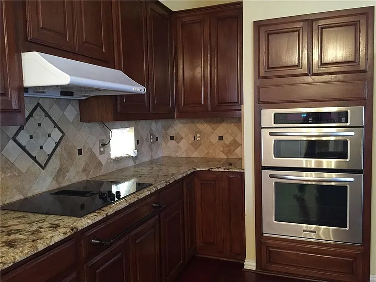 3941 Evesham Dr — Photo 9