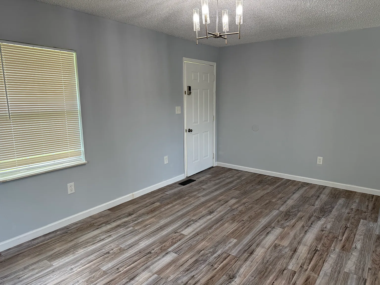 2 bed, 850 sqft, $1,375 — Photo 1