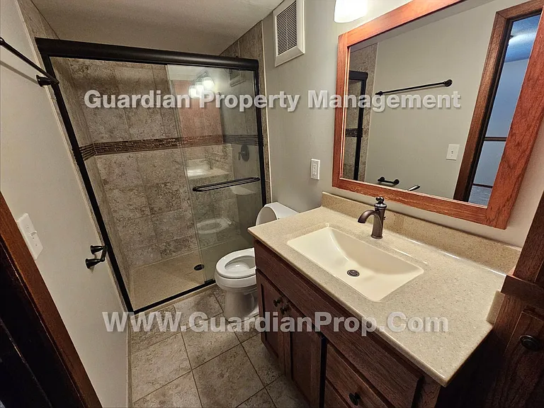 3335 Urbandale Ln N — Photo 18