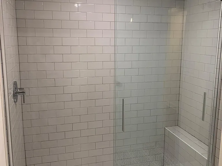 1045 W Barry Ave — Photo 2