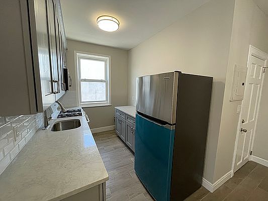 2nd image of 1412 Ovington Ave #2R