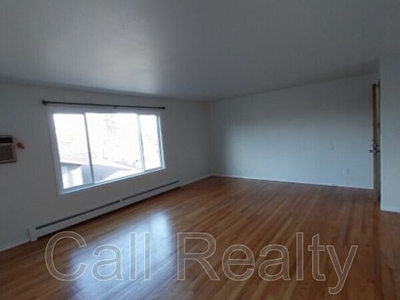 4th image of 904 W Lincoln Pl APT 2