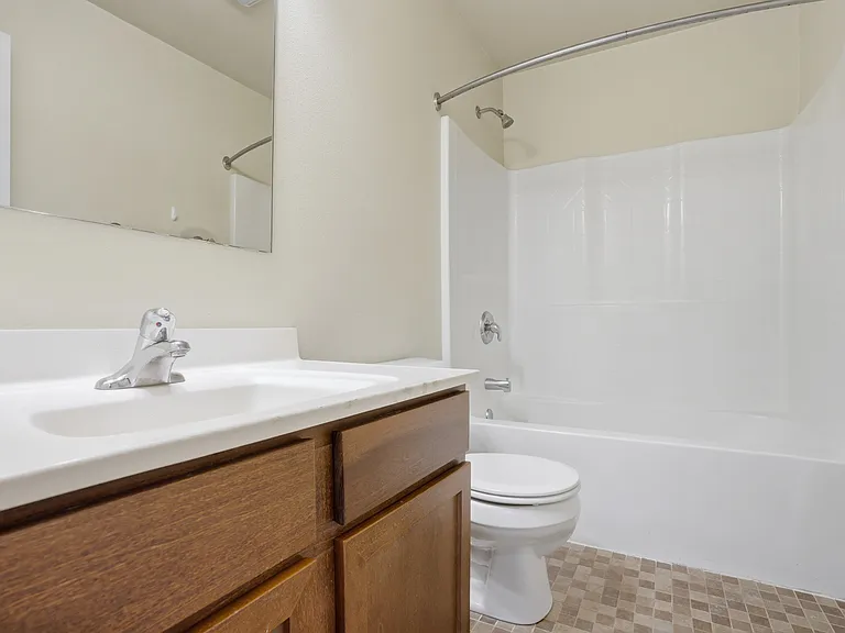 59 Whitechapel Dr — Photo 21