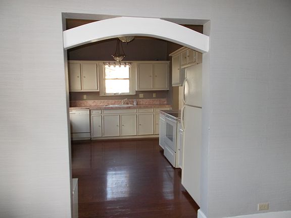 5th image of 512 San Antonio St