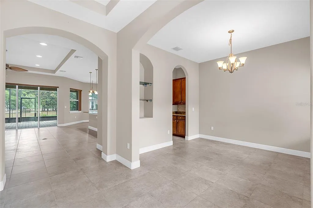 3 bed, 2.5 bath, 2024 sqft, $2,900 — Photo 3