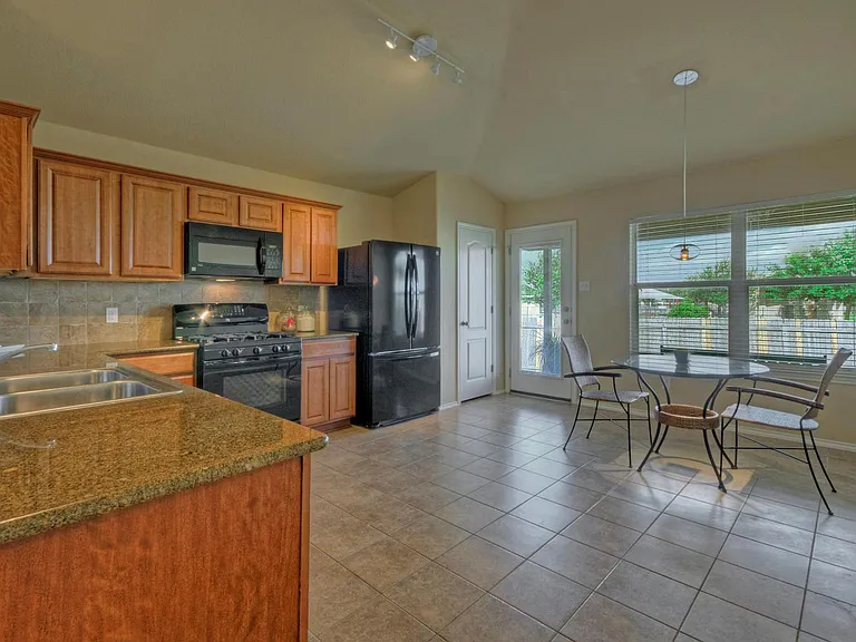 3501 Savage Springs Dr — Photo 8