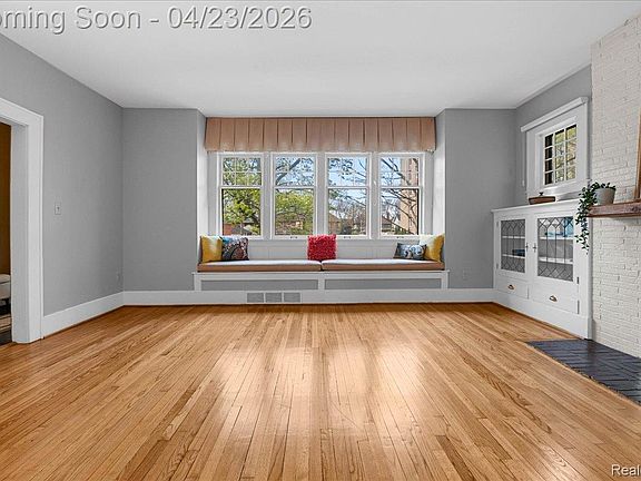 3rd image of 685 W Bethune St