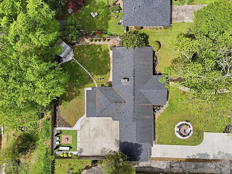 Large Lot not HOA.