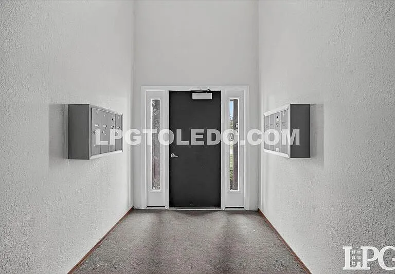 1230 Bedford Woods Dr #8 — Photo 20