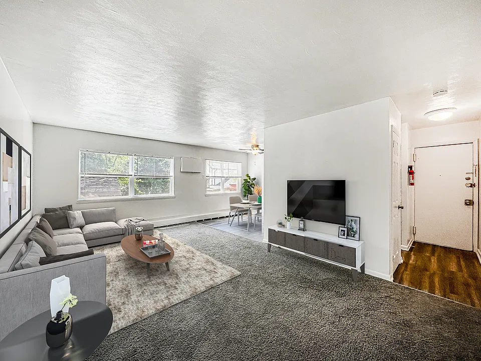 1045 E Park Ave