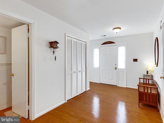 3rd image of 1566A Westmoreland St