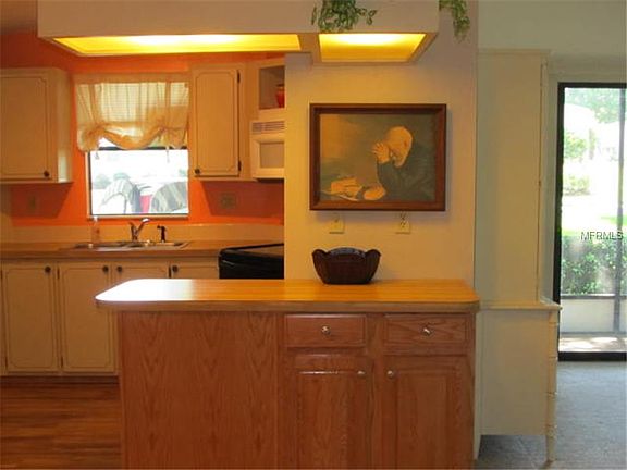3rd image of 1637 W Schwartz Blvd