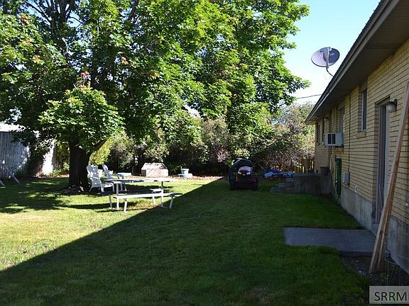 3rd image of 360 Berrett Ave