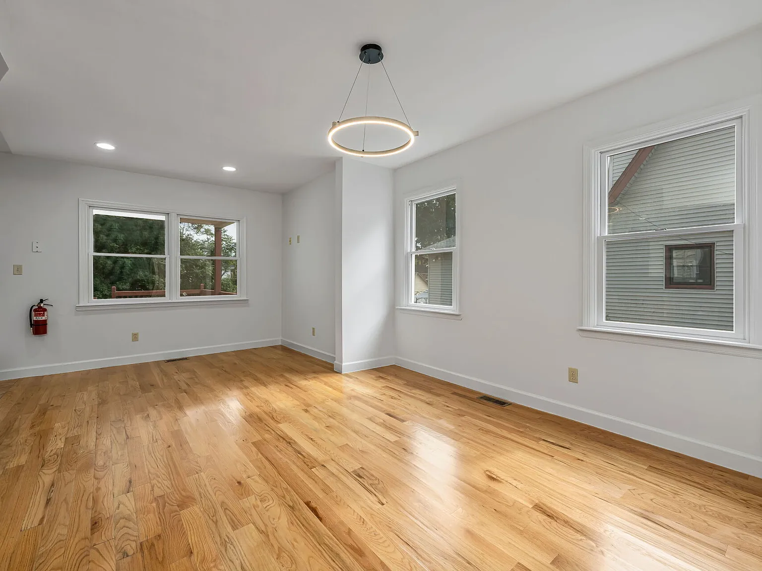 4 bed, 2536 sqft, $4,750 — Photo 4