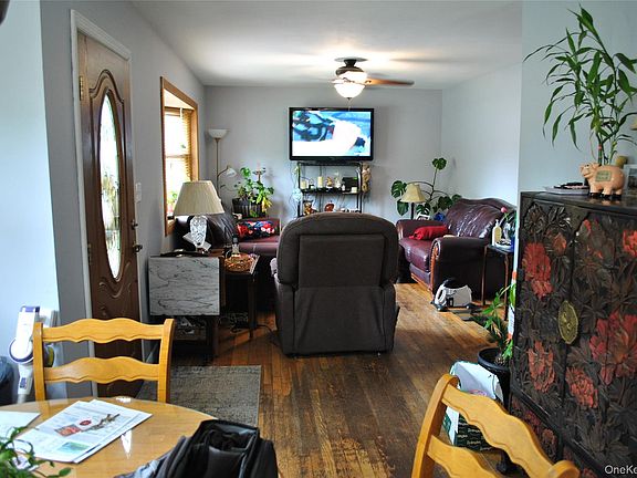 4th image of 8 Shenandoah Boulevard