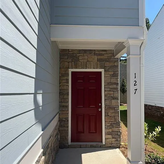 127 Berry Dr — Photo 1