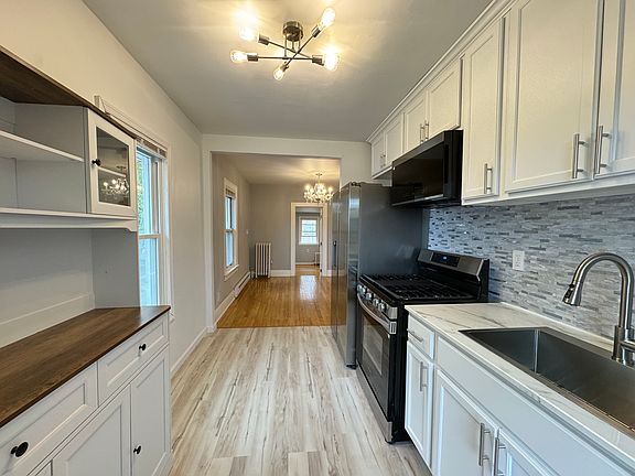 NEW KITCHEN WITH NEW APPLIANCES-LARGE CAPACITY