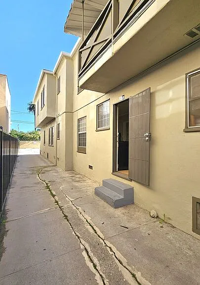1022 S Norton Ave #B — Photo 10
