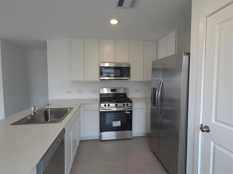 26930 Cascade Sunrise St — Photo 6
