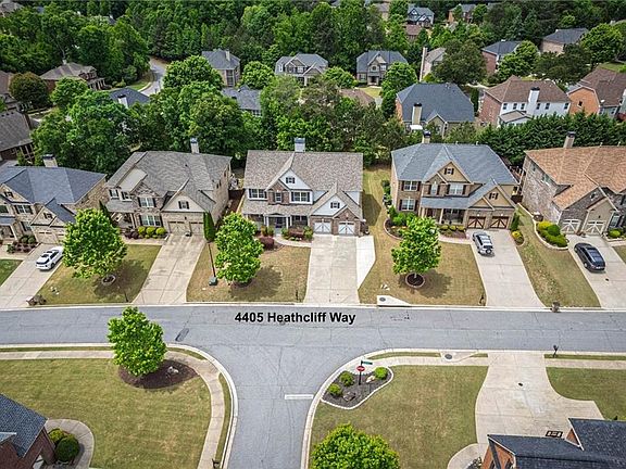 3rd image of 4405 Heathcliff Way