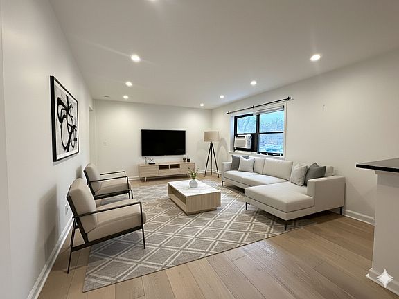 2nd image of 400 Park Pl APT 2C
