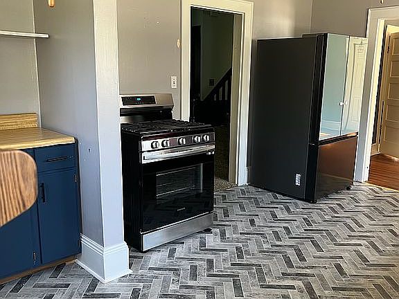 5th image of 108 S Oak St