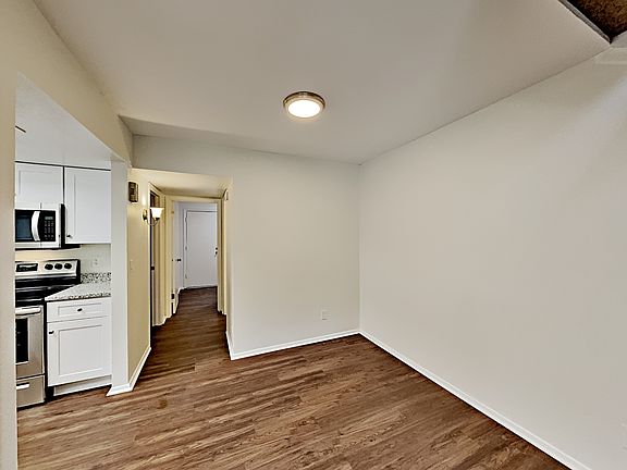 5th image of 2654 W Brooks St