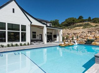 11 E Crosshill Ln, Sandy, UT 84092