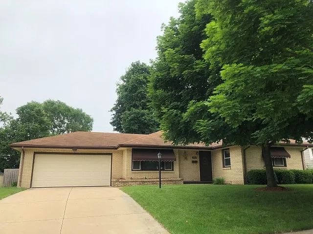 2316 24th St photo 1
