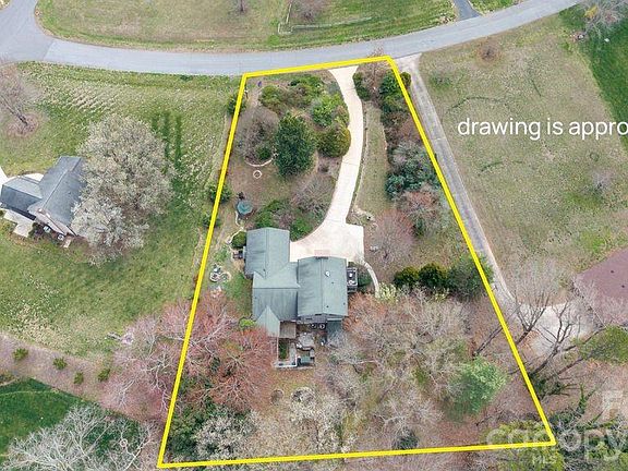 3rd image of 40 Old Field Rd