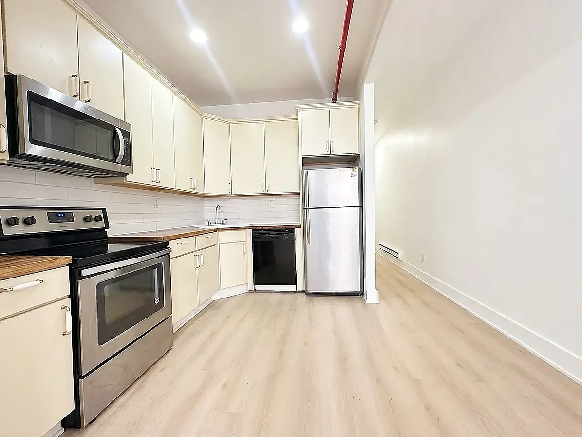 101 Sutton Street — Photo 1