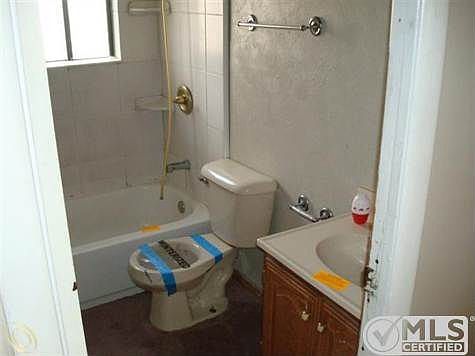 Bathroom 2.JPG